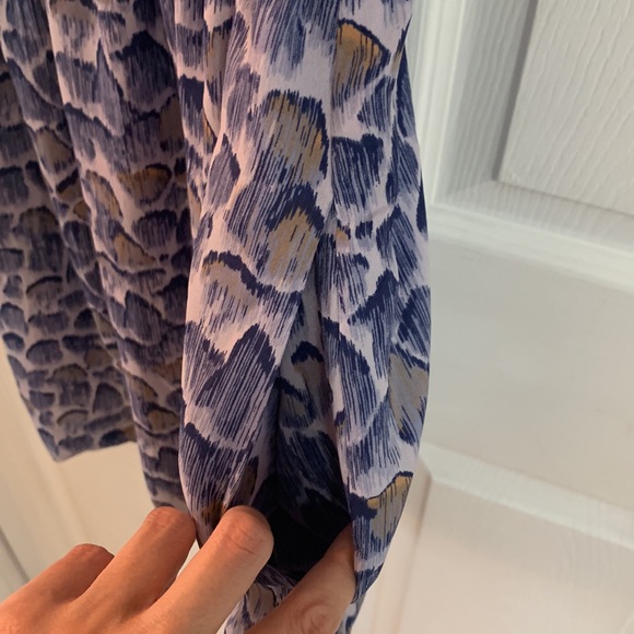 BCBG bought from Aritzia 100% silk dress. Size XS - Picture 6 of 6